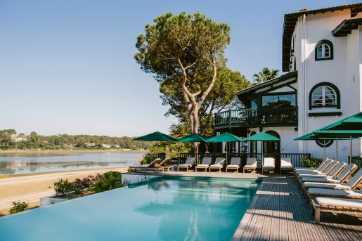 Exterior view of Les Hortensias du Lac