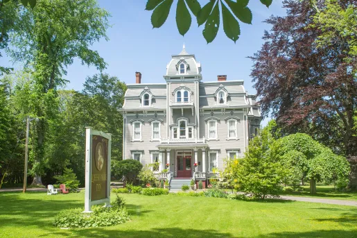 Exterior view of the Queen Anne Inn