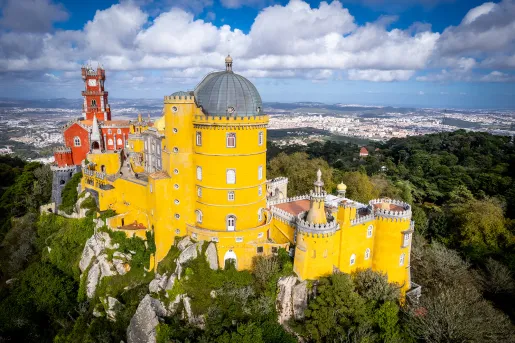Wide shot of the National Palace of Pena.