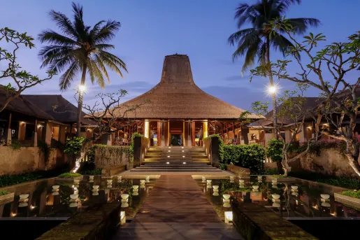 Building entrance surrounded by rectangular pools and a staircase in the center