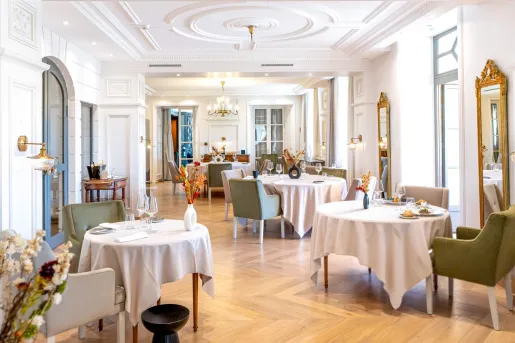 modern ballroom with dining room tables and chairs