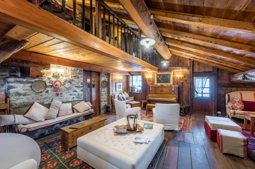 Wooden cottage lobby with white cushioned seats