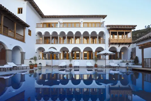 Exterior of Hotel Belmond with pool