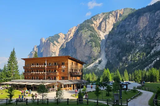 Wooden lodge building with a large mountain in the background