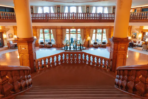 grand entrance lobby with large stairs