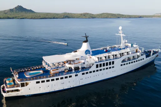 Galapagos Legend Full Boat Image