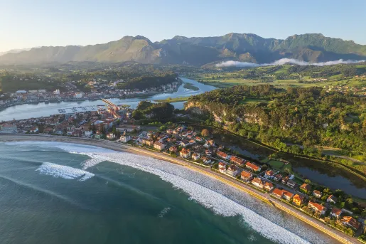 Town on a small peninsula with the ocean in front