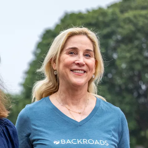 Hollie Schwartz Headshot Cropped