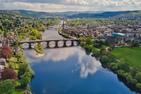 River cutting between a town with a bridge in the center