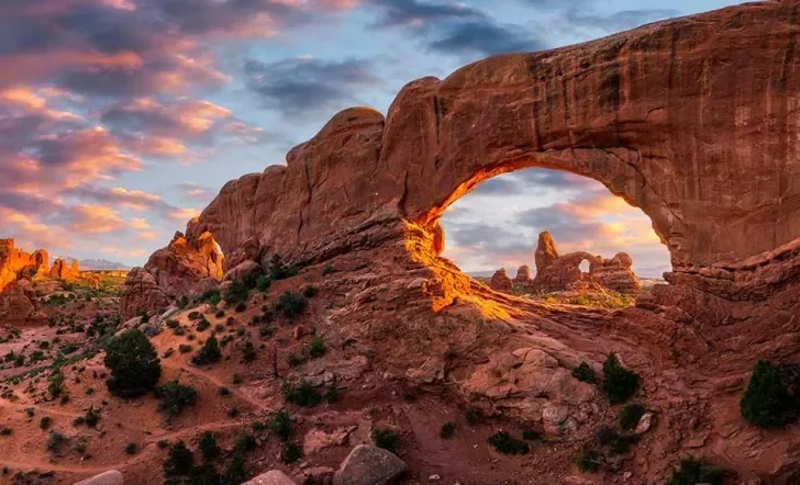 Arches & Canyonlands Hiking Tour - Sunset in Arches