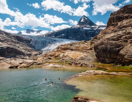 blue water at the shores of steep waters