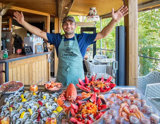 Backroads leader prepares meal of lobster