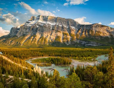 Wide shot of Hoodoos Viewpoint.