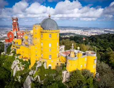 Wide shot of the National Palace of Pena.