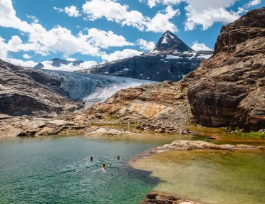 blue water at the shores of steep waters