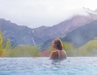 Backroads guest in infinity pool