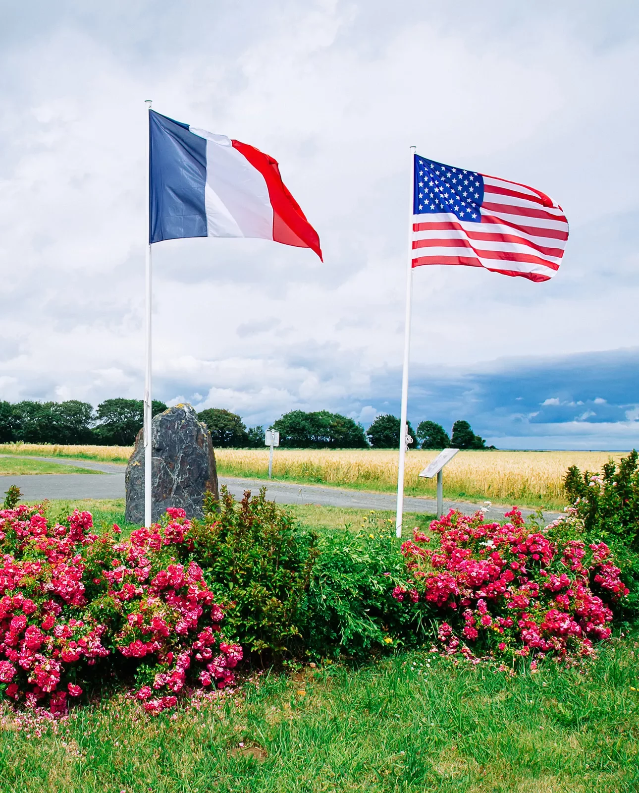 Flag of France and Flag of U.S.