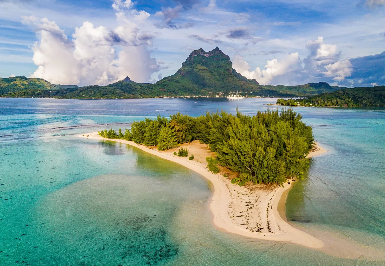 Islands and mountains in Tahiti