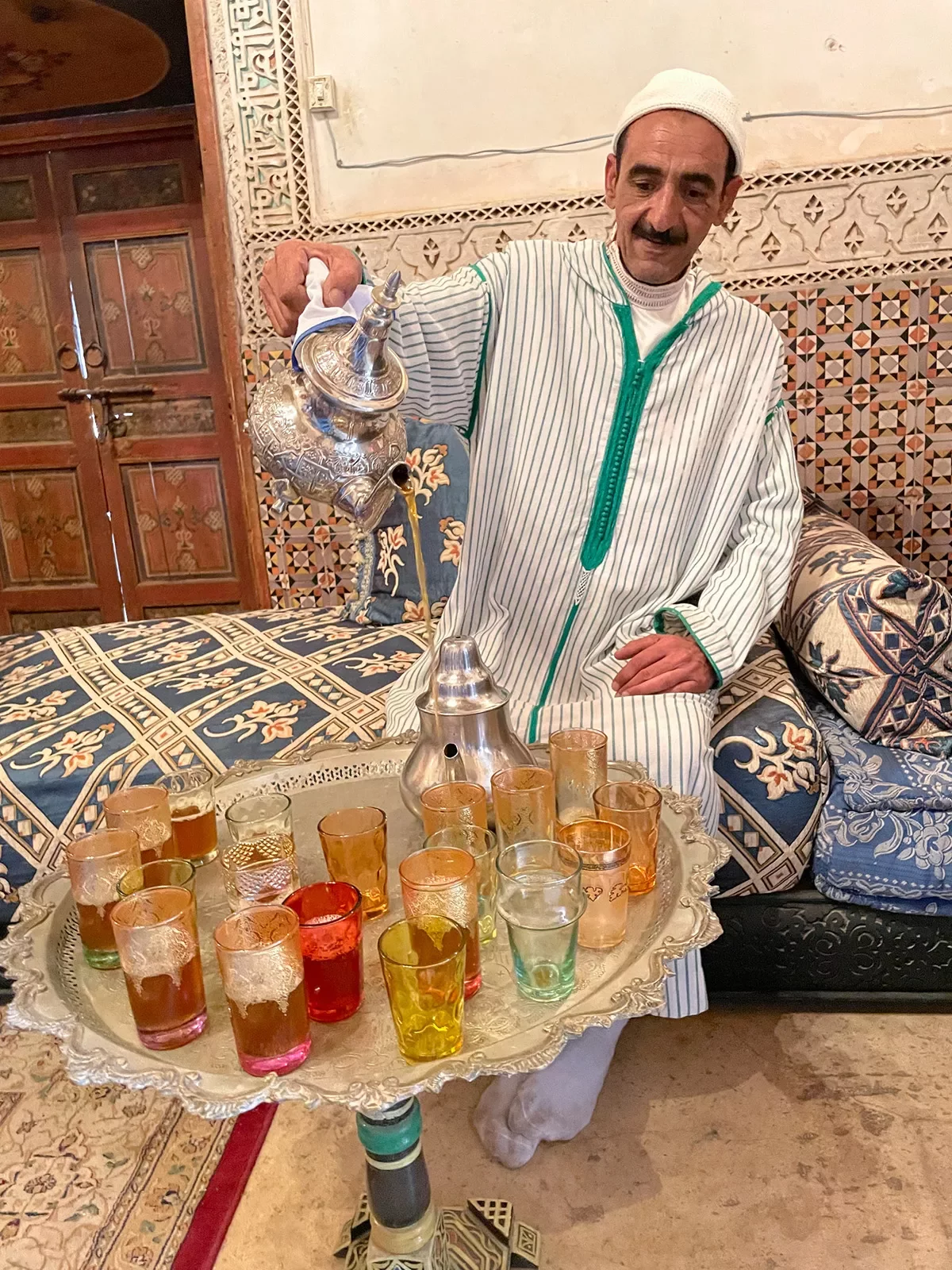 Vendor preparing tea