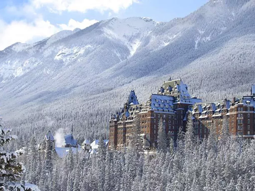Wide shot of the Fairmont Banff Springs.