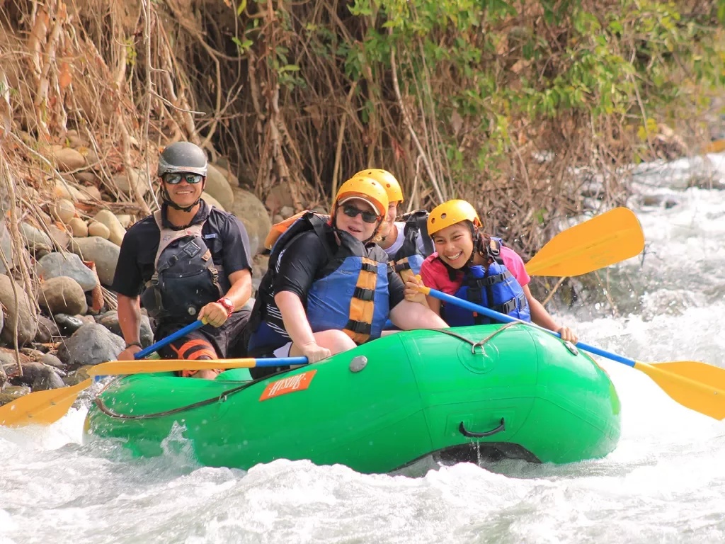 Rafting Rivers Edge Costa Rica