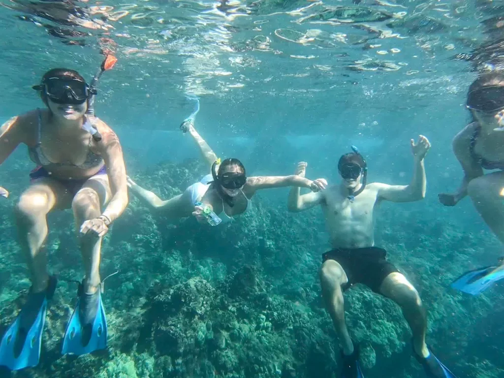 Teenagers snorkeling in Hawaii