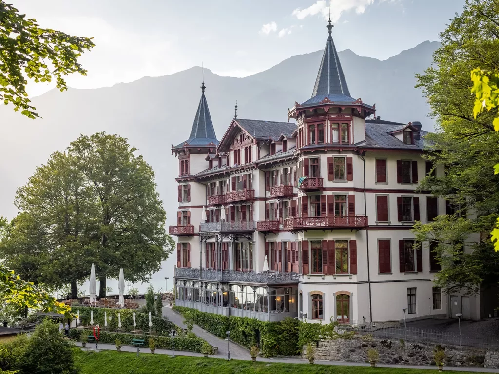 Wide shot of the Grandhotel Giessbach.