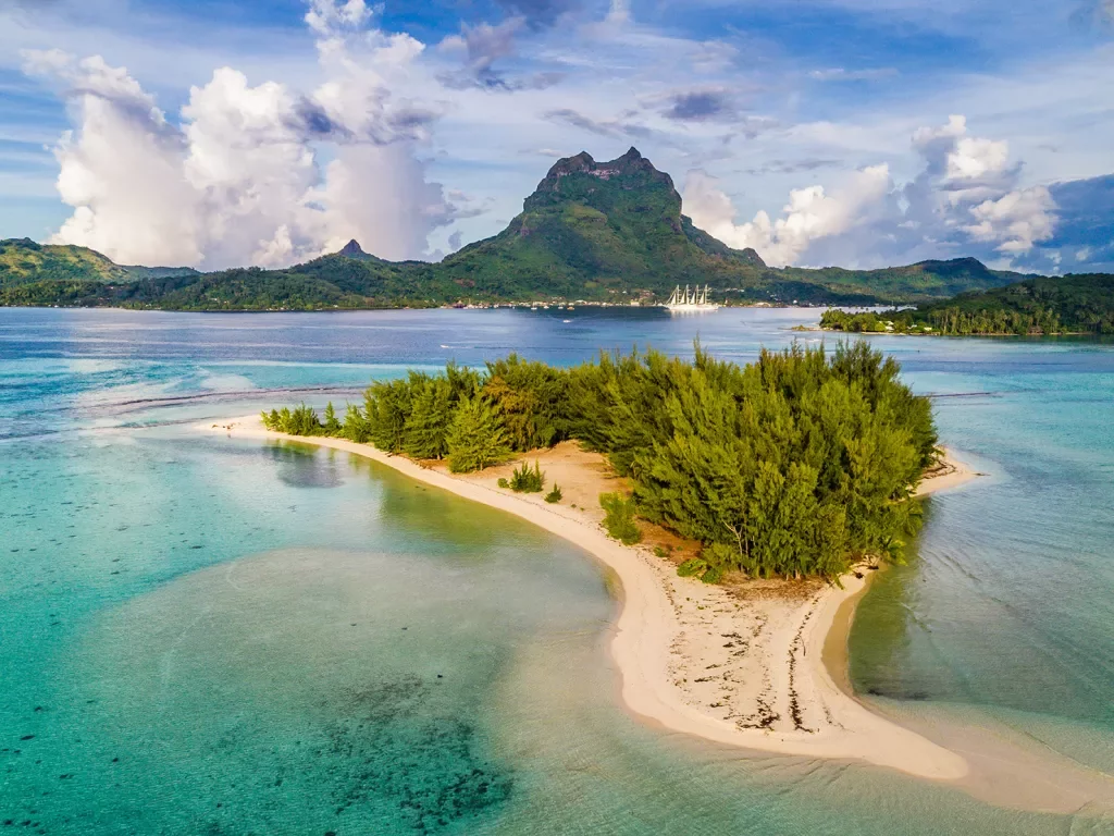 Islands and mountains in Tahiti
