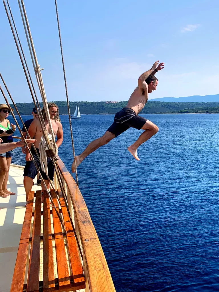 Guests jumping off boat.